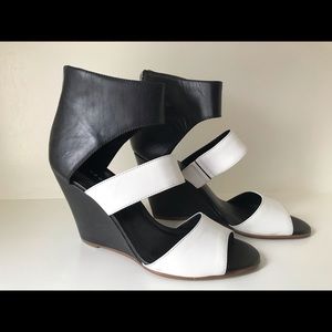 Trouble peep toe Wedge heel